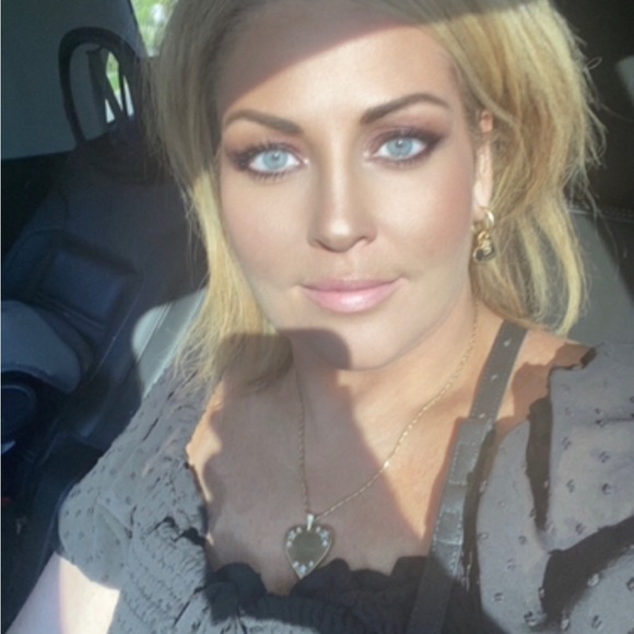 LIVE TONIGHT!! New Inventory Low Starts!! Designer Bags & Wallets!! ❤️ - Picture 8 of 9